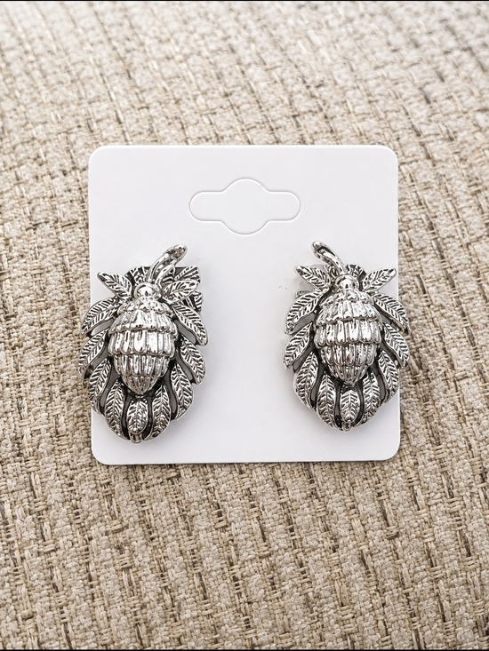 Ledo Jewelry - Vintage Ledo Silver Tone & Rhinestone Clip-On Earrings